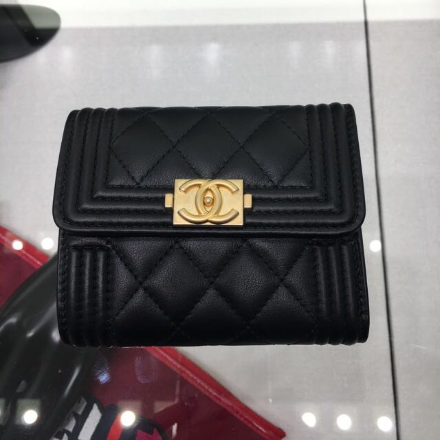 chanel boy small wallet