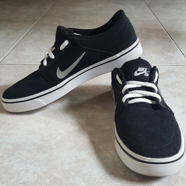 mens black nike sb