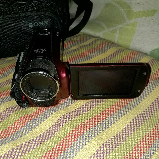 REPRICED! Canon Videocamera (Category: Video Cameras) located in Manila. Submitted by allgreatdealsmnl (Listing ID 121306058, Image 3). Description: HD video lens 20x zoom 28x advance zoom Built in memory 8 GB With bag With charger No battery No sd card Damage is on the handle only seen on the last pic Rfs: not using anymore Meet up (+ handling fee).