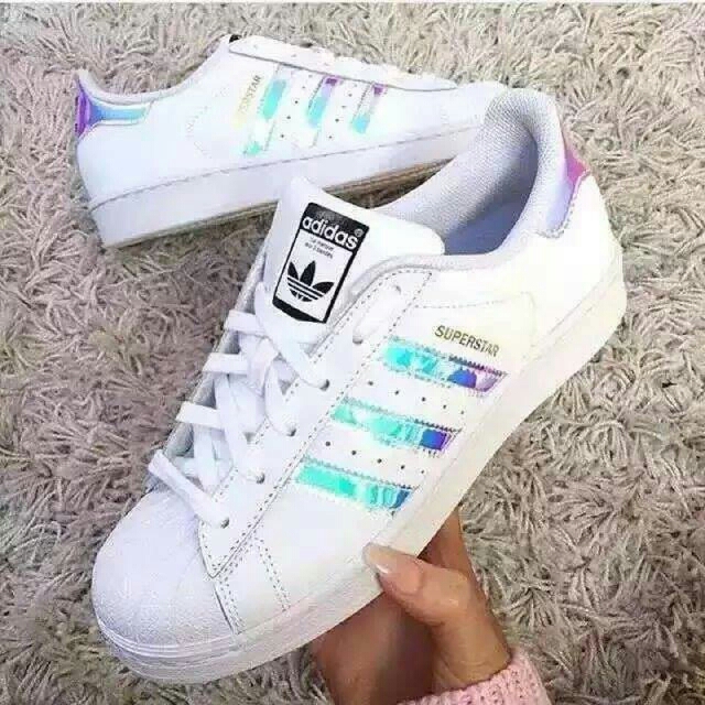 Ideaal Kano wapen Instock Adidas Superstar Shoes (Hologram/holographic), Women's Fashion,  Footwear, Sneakers on Carousell