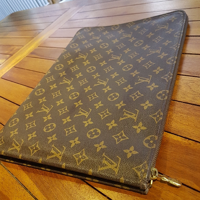 LV Authentic Vintage Monogram Portfolio Document Holder, Men's Fashion,  Bags, Belt bags, Clutches and Pouches on Carousell