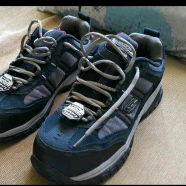 Sketcher safety shoes