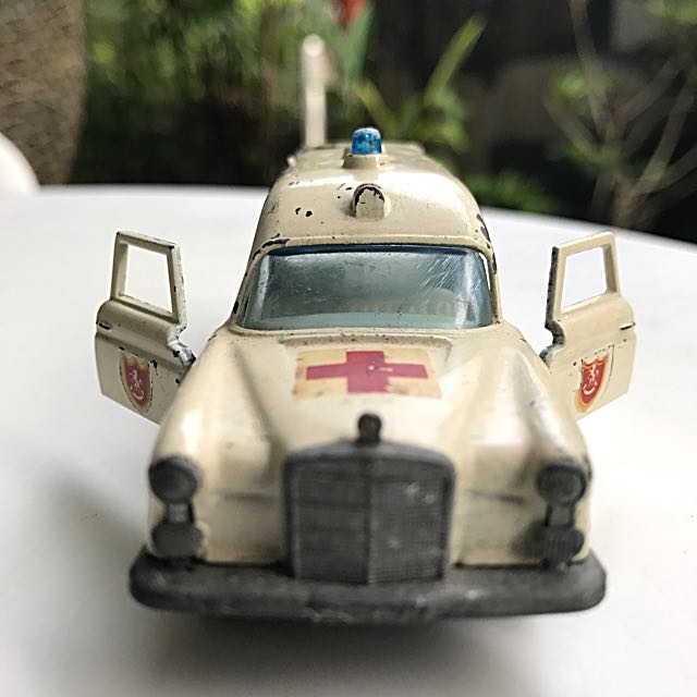 matchbox binz ambulance