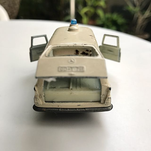 matchbox binz ambulance