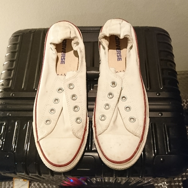 white converse shoes no laces