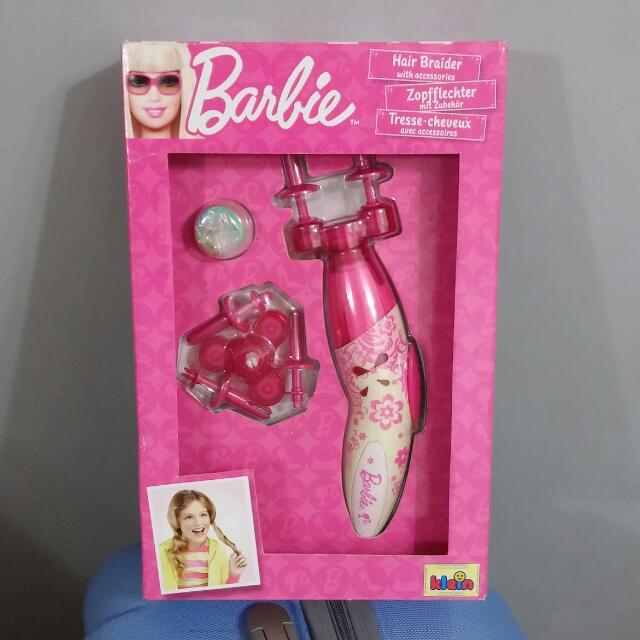 全新Barbie紮辮器 Hair Braider With Accessories 興趣及遊戲 旅行 旅遊 旅行必需品及用品
