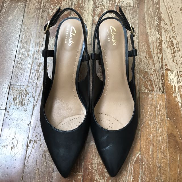 clarks pointed heels