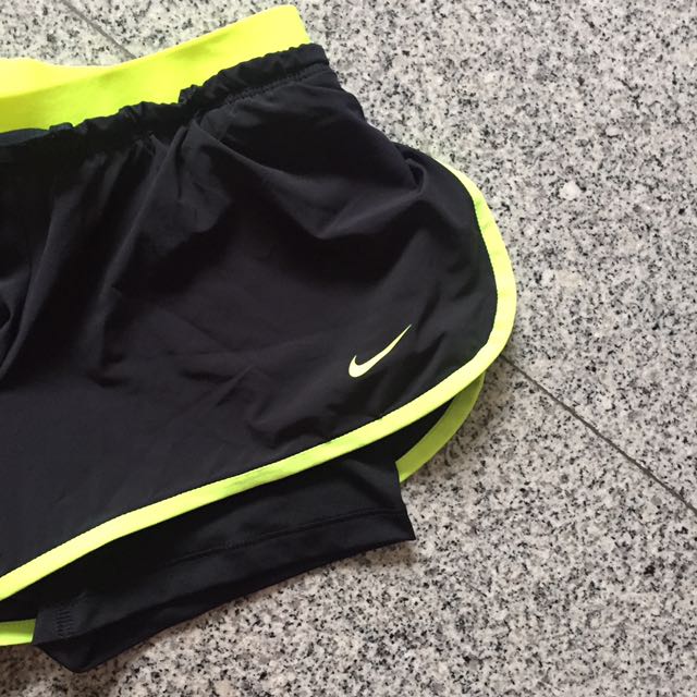 nike shorts with inner tights