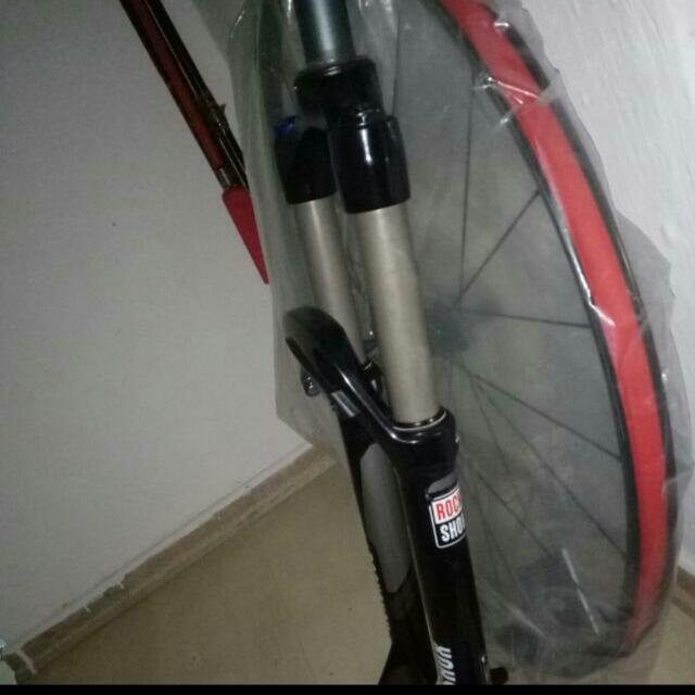 Rockshox 27.5 XC 30 120mm travel fork. repost Sports Equipment