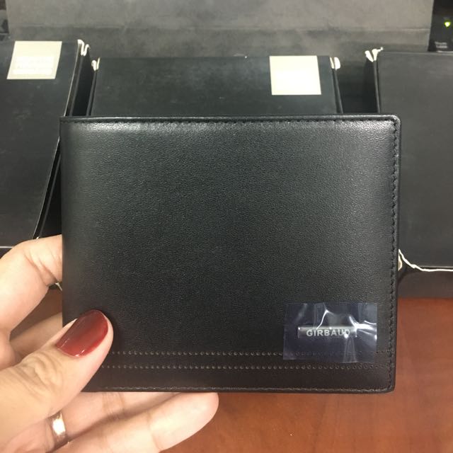 Authentic Gucci wallet, Men's Fashion, Watches & Accessories, Wallets & Card  Holders on Carousell