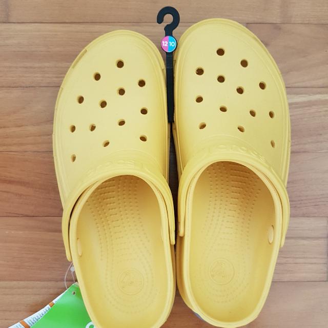 yellow crocs size 10