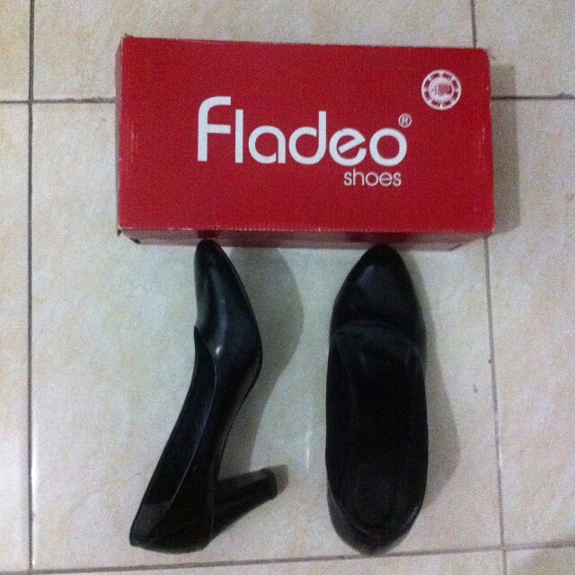 Heels Hitam Fladeo Fesyen Wanita Sepatu Di Carousell