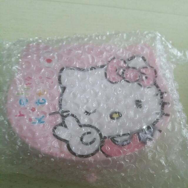 HelloKitty Make-up Box (Category: Storage Boxes & Baskets) located in Singapore. Submitted by potato.muncher (Listing ID 121640484, Image 1). Description: .