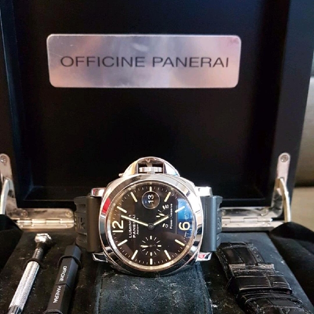 Panerai Luminor 40Hrs Power-Reserve Automatic Pam 090, Luxury, Watches on  Carousell