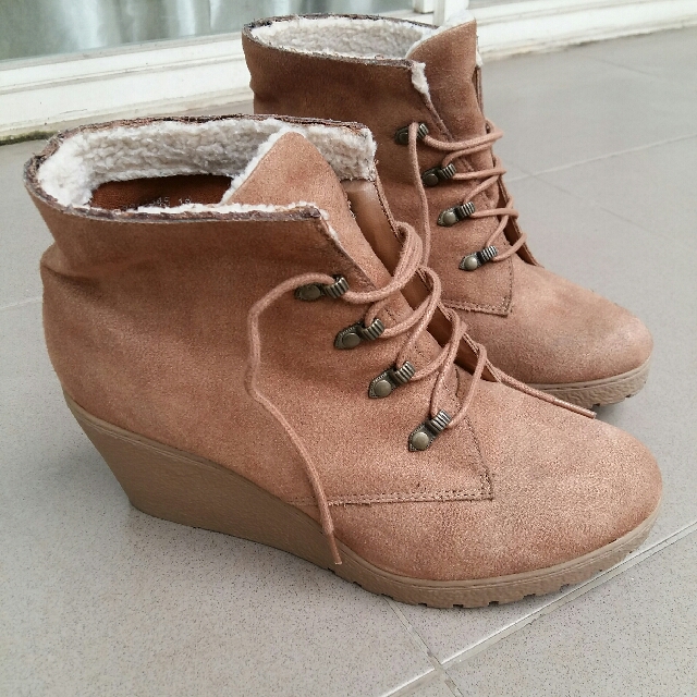 Sepatu discount wedges boots