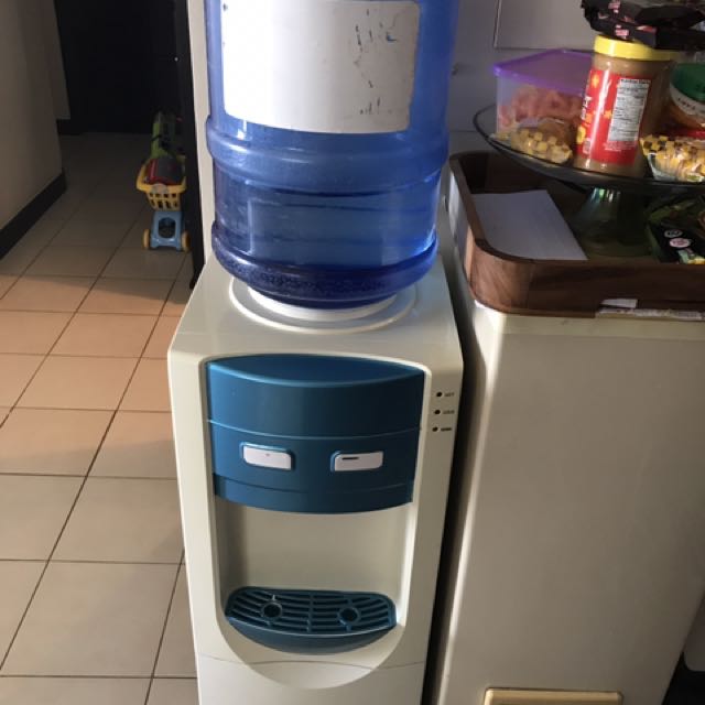 Water Dispenser (Category: Water Purifiers & Dispensers) located in Makati City. Submitted by prettybess (Listing ID 121569422, Image 2). Description: .