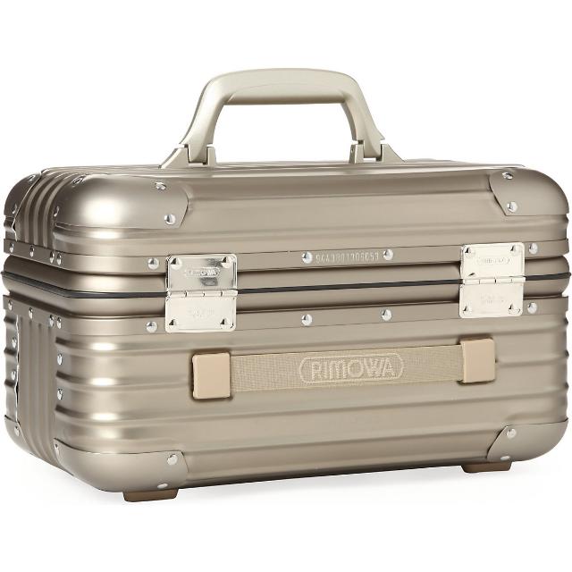 rimowa topas titanium beauty case