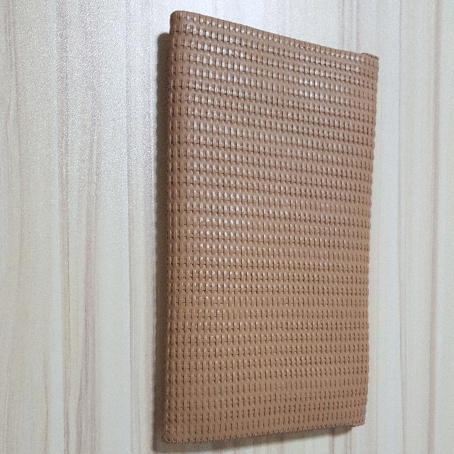 Beige Clutch (Category: Clutches) located in Paranaque City. Submitted by ellearr (Listing ID 122105015, Image 2). Description: .