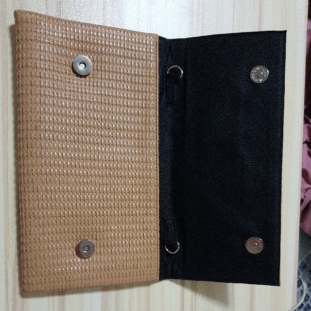 Beige Clutch (Category: Clutches) located in Paranaque City. Submitted by ellearr (Listing ID 122105015, Image 3). Description: .