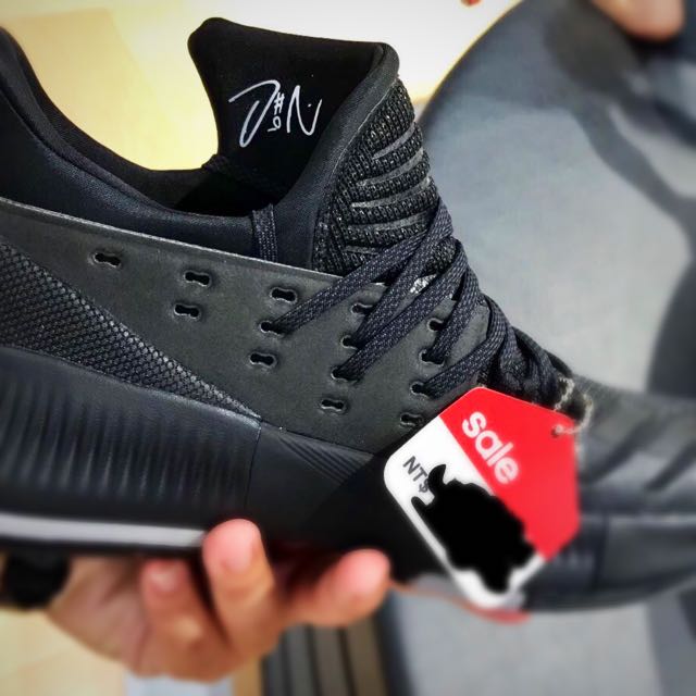 Damian Lillard #0 Adidas Low Cut Basketball Shoes, Fashion, Footwear, Sneakers Carousell