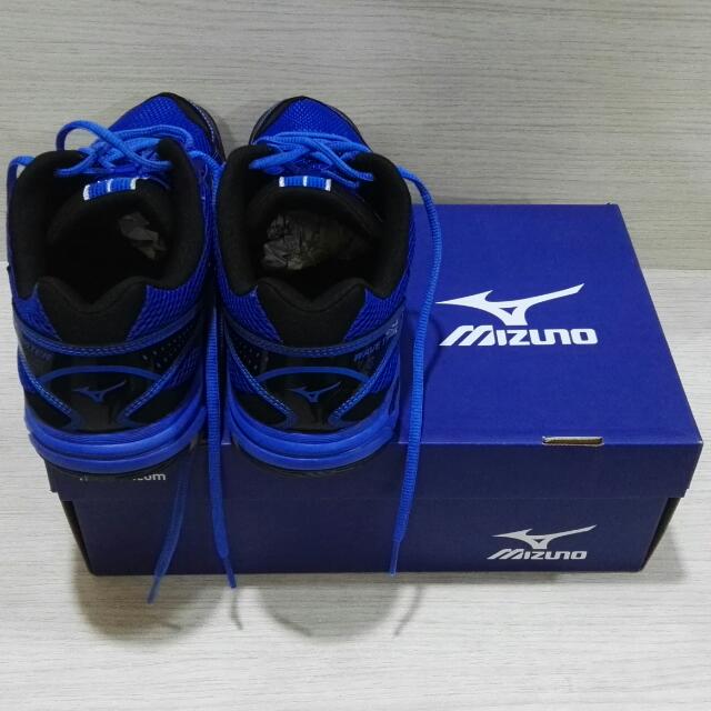 Mizuno Wave Twister 4 Newest Color Indoor Shoes Sports Equipment Sports Games Racket Ball Sports on Carousell