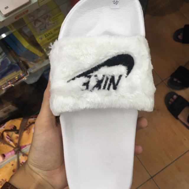Nike Fur Slippers, Men's Fashion 