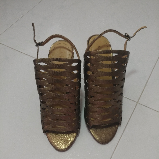 nine west bronze heels