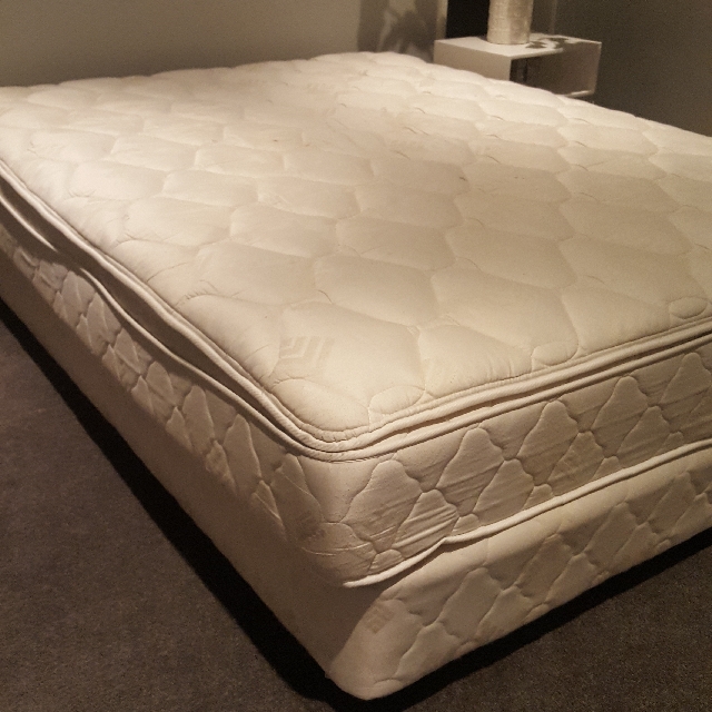 Second hand queen sales size bed