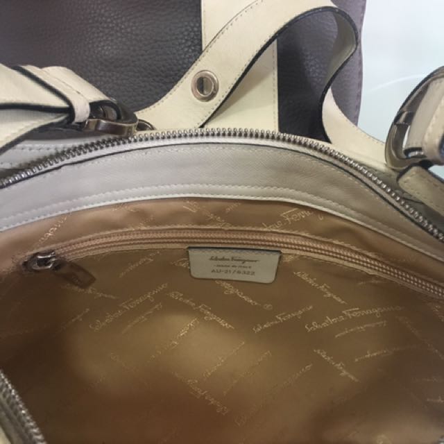 Authentic Salvatore Ferragamo Hobo Bag (Category: Luxury Bags & Wallets) located in Manila. Submitted by stealsfrommycloset (Listing ID 122216449, Image 3). Description: .