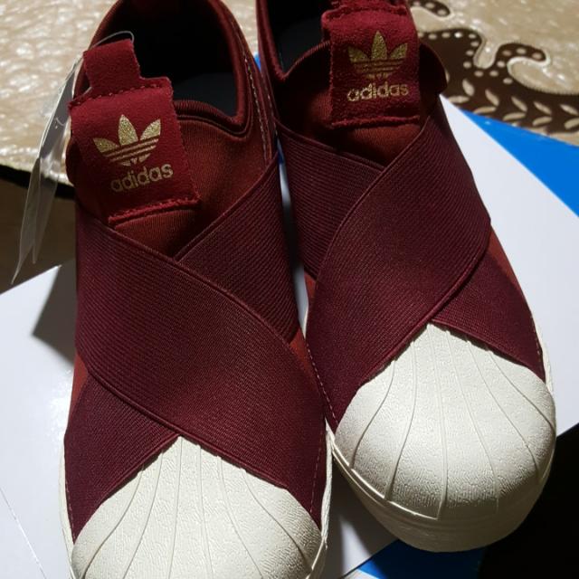 adidas slip on burgundy