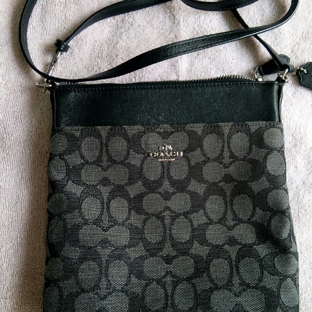 coach messenger crossbody in signature jacquard