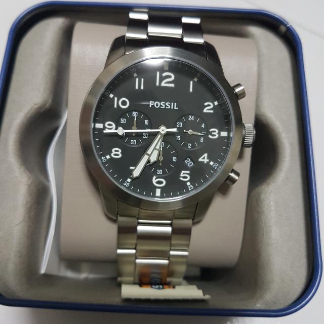Fossil pilot store 54