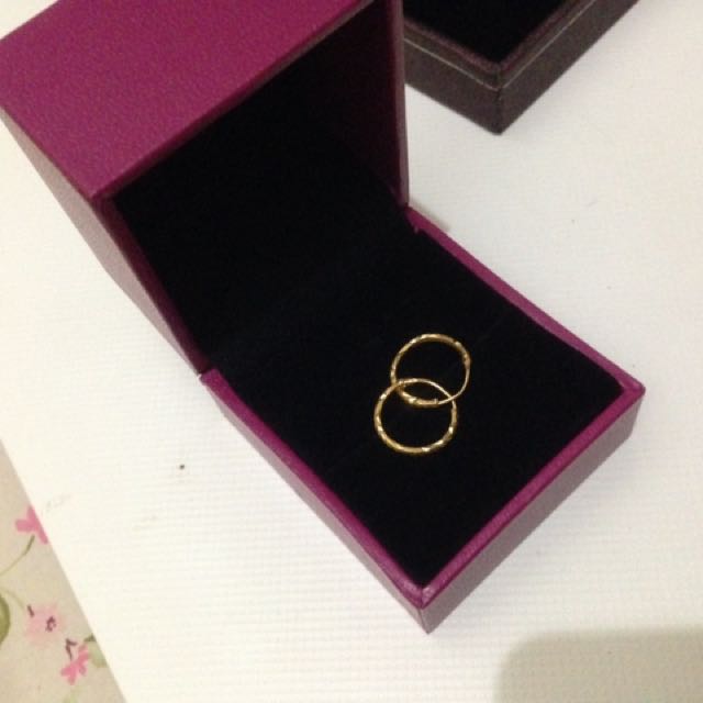 Used 916 Gold Earrings Women S Fashion Jewellery On Carousell Definisi 'cincin belah rotan' di kamus besar bahasa indonesia (kbbi). carousell