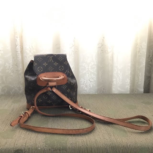 LV BUNDLE (Category: Purses & Pouches) located in Ayer Keroh. Submitted by negolego (Listing ID 122497303, Image 2). Description: .