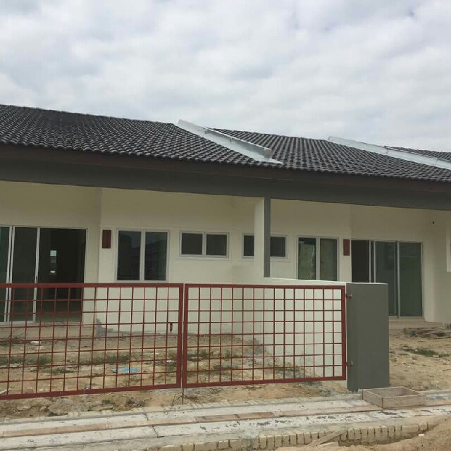 Rumah Teres Ada Kolam Renang Muat Turun F