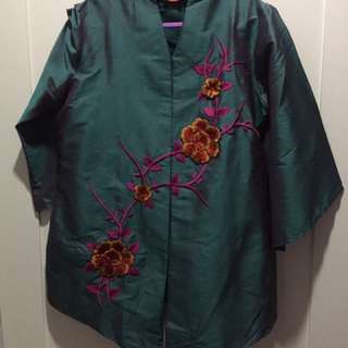 Ethnic Nyonya Top In Dual Chrome (Purple & Pink)