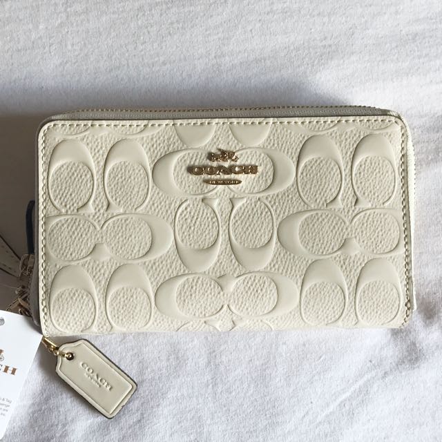 white wallet coach