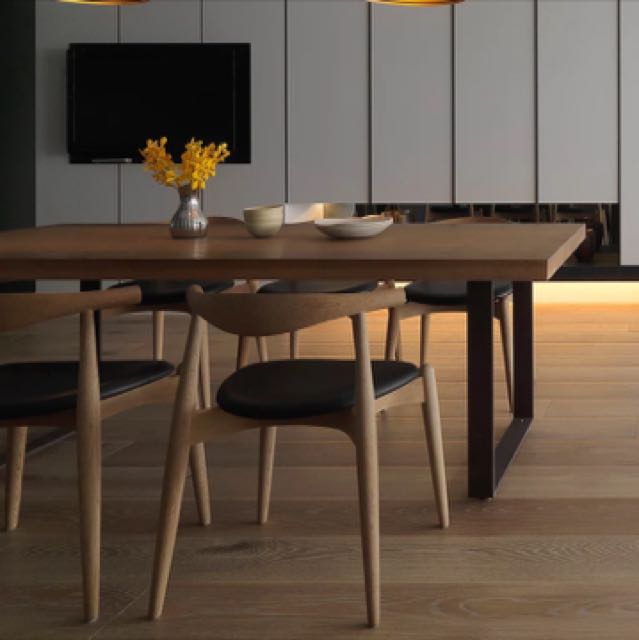 Dining Table (Category: Tables & Sets) located in Singapore. Submitted by crazylilthing (Listing ID 122813363, Image 2). Description: .