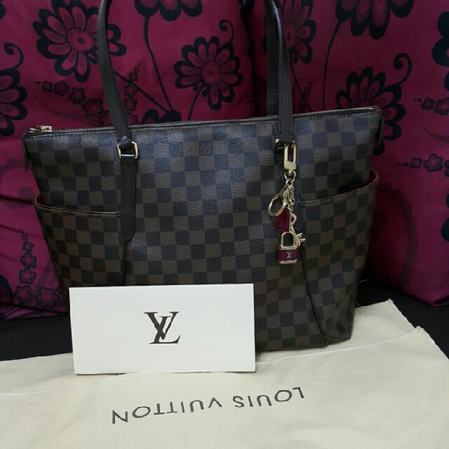 Louis Vuitton Bag (Class A), Women's Fashion, Bags & Wallets, Purses &  Pouches on Carousell