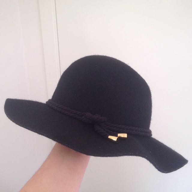 sportsgirl hat
