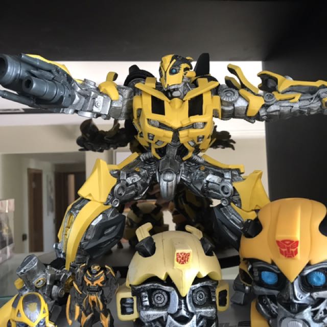 Bumblebee (Category: Toy Figures) located in Singapore. Submitted by alan300807 (Listing ID 122915016, Image 3). Description: .