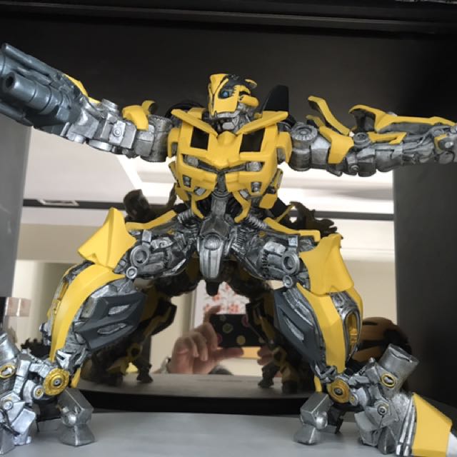 Bumblebee (Category: Toy Figures) located in Singapore. Submitted by alan300807 (Listing ID 122915016, Image 2). Description: .