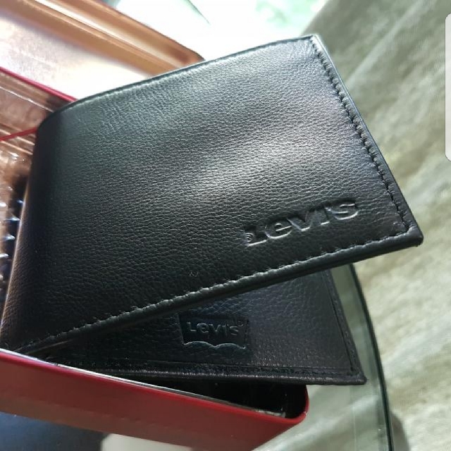levi's black leather wallet
