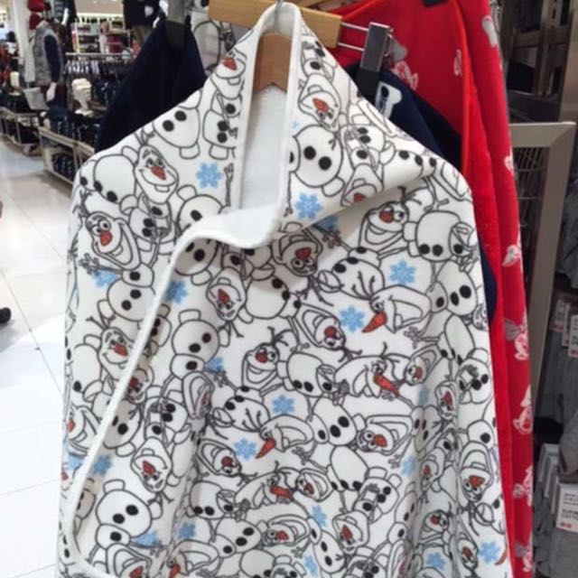 Olaf Fleece Blanket Women S Fashion New Undergarments Loungewear On Carousell