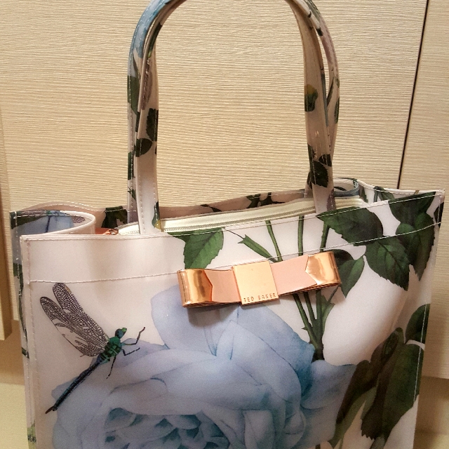 Ted Baker Bag Cecie Floral, Women's Fashion, Bags & Wallets, Cross-body Bags  on Carousell