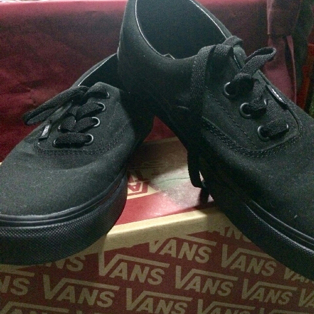 vans era all black