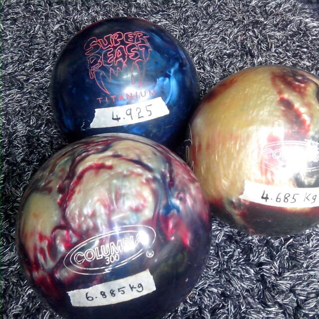 Bowling Ball, Sports Equipment, Sports & Games, Billiards & Bowling on