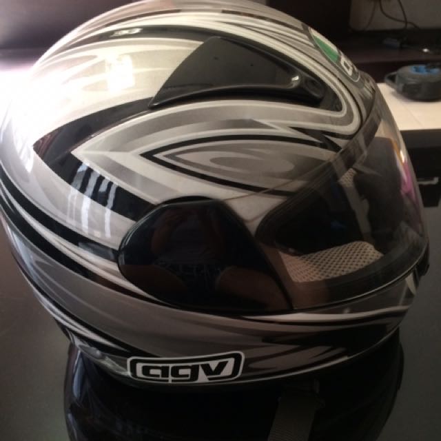 Helm agv full face warna abu, Men's Fashion, Men's Accessories on Carousell