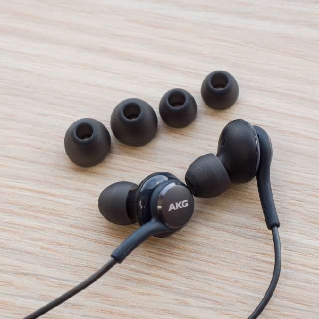 samsung s8  earphones