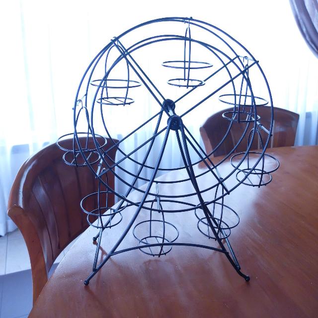 Ferris Wheel Cupcake Stand (Category: Bakeware) located in Quezon City. Submitted by kimicupcake (Listing ID 123284357, Image 1). Description: .
